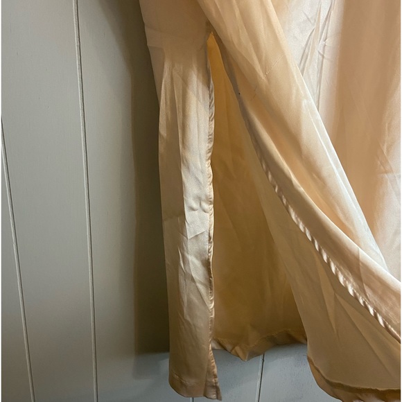 Nasty Gal side split hem collection champagne satin midi skirt US size 8 relaxed - Picture 3 of 9